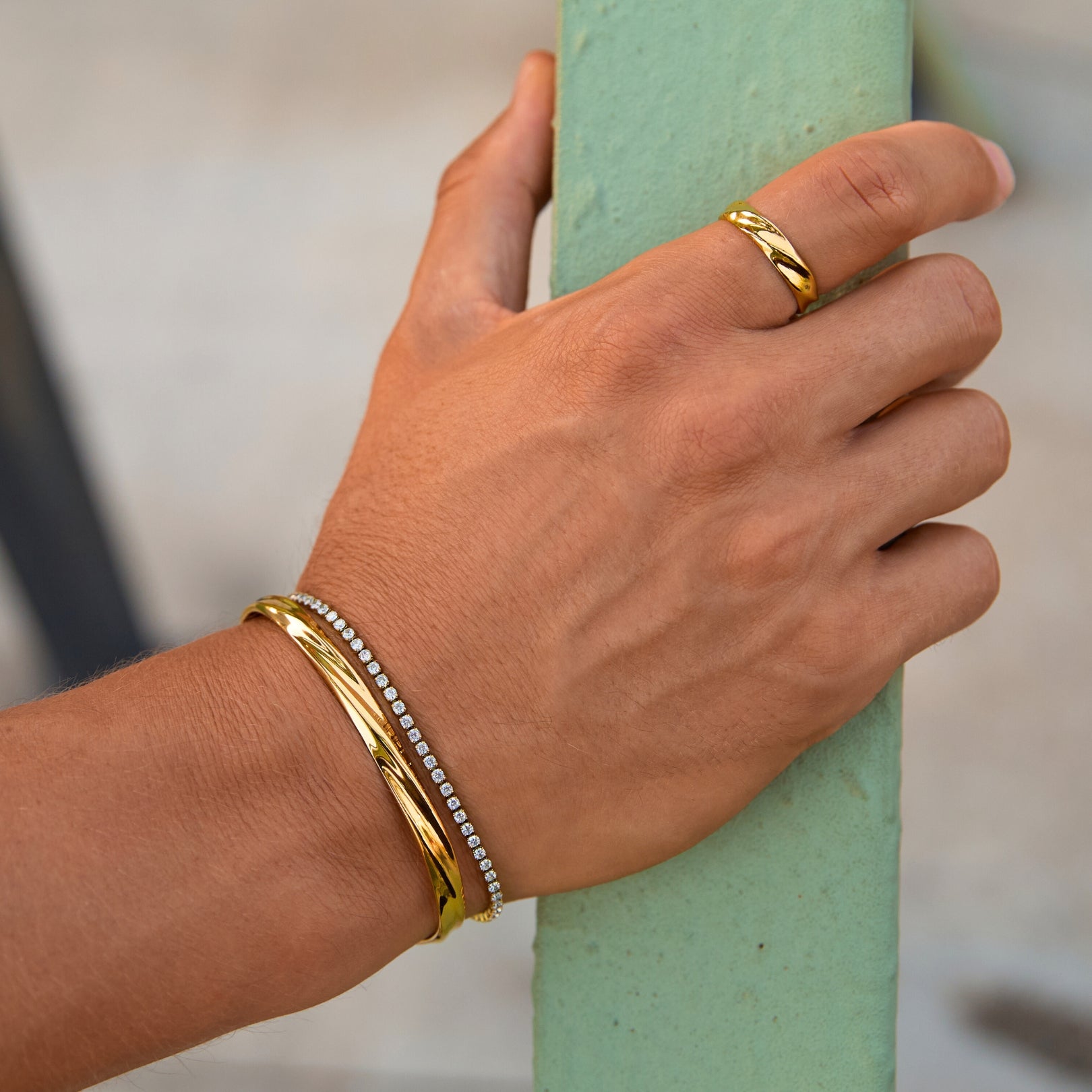 Bracelete Torcido Ajustável